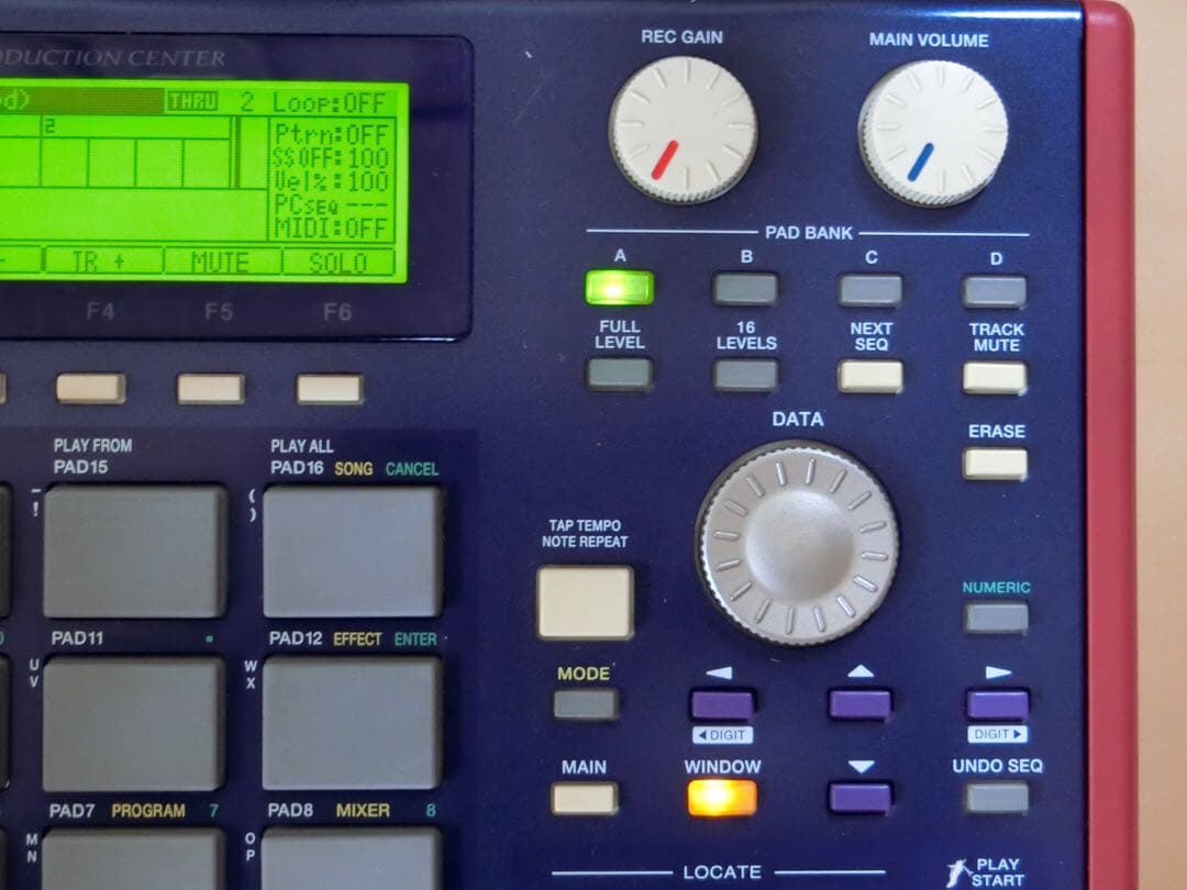 DJ機材 AKAI MPC1000