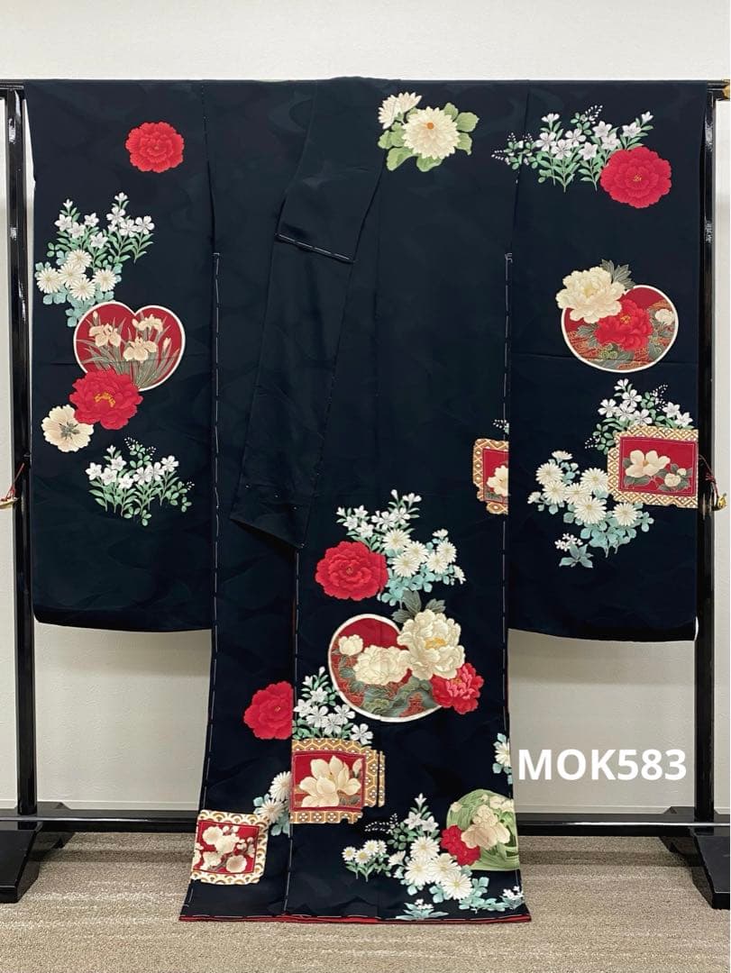 振袖 仮絵羽 刺繍 銀駒 金彩 紋意匠 牡丹 正絹 未仕立て品 八掛付き