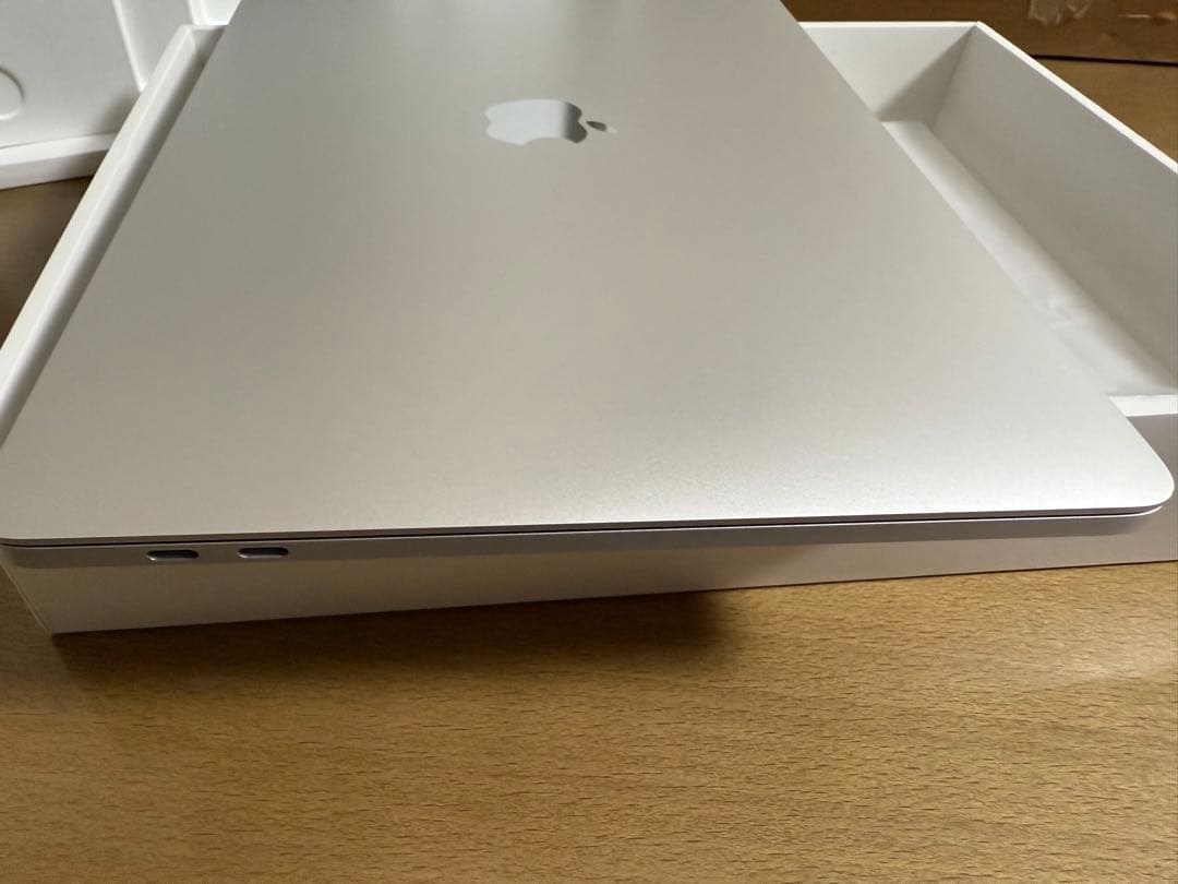 MacBook Pro M2 2022 メモリ8G/ストレージ256GB