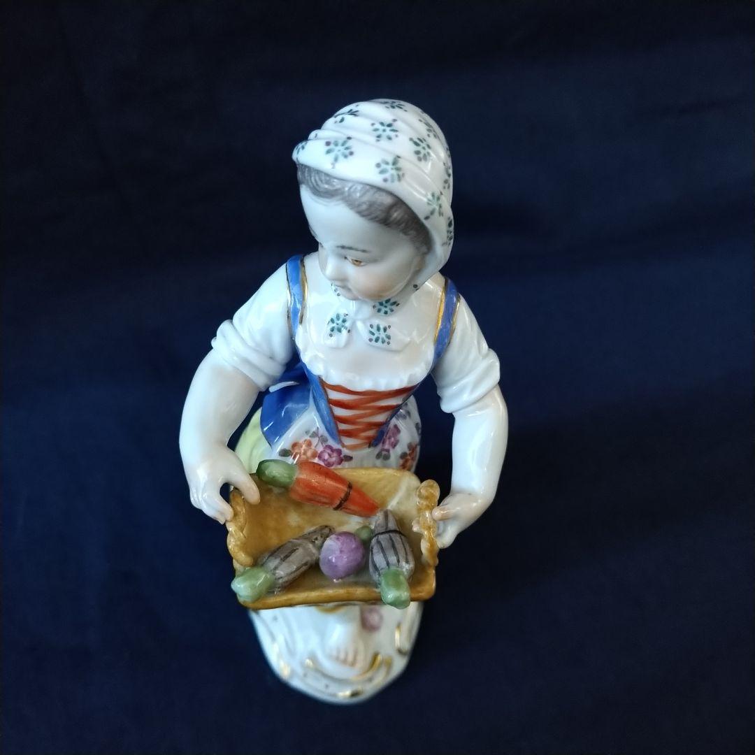 ✤マイセン(Meissen)フィギュリン『野菜のバスケットを持つ少女』