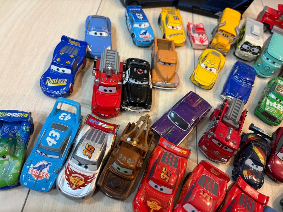 n*o様 カーズ ミニカー 47台セット トラック付き