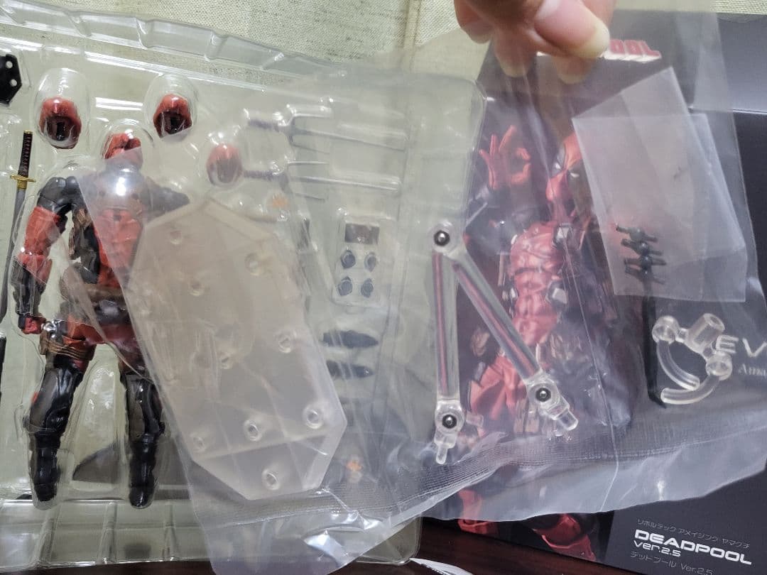 Revoltech デッドプール Ver.2 フィギュア