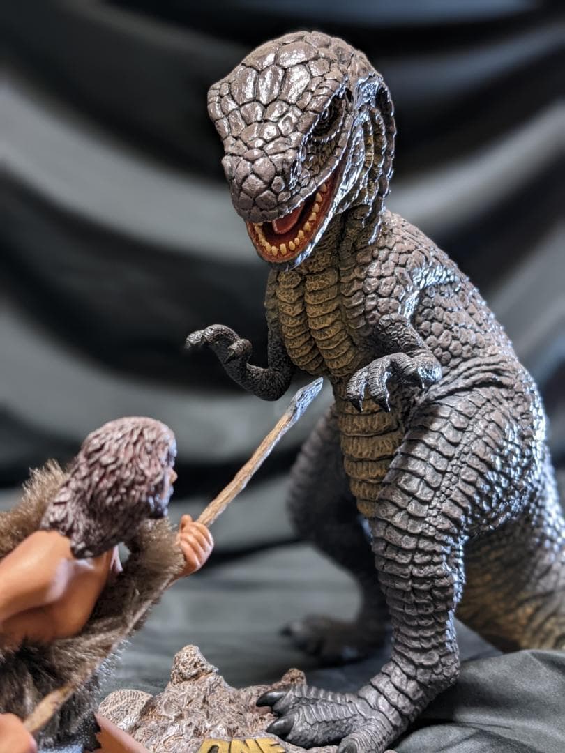 ハリーハウゼン「恐竜百万年」アロサウルス vs. トゥマク（スターエーストイズ）