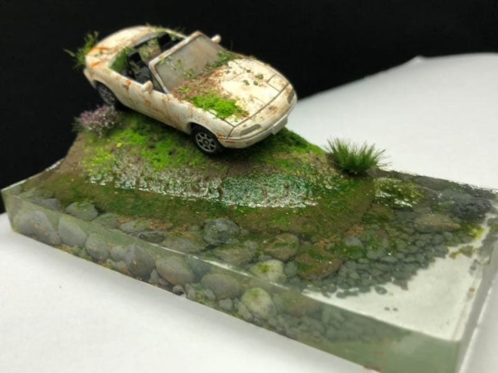 湖畔のスクラップ車　レジンジオラマ