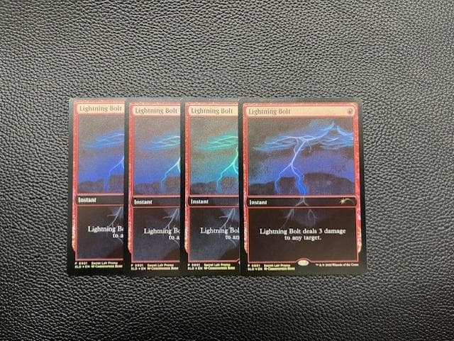 【未使用美品】稲妻/Lightning Bolt（Secret Lair）4枚