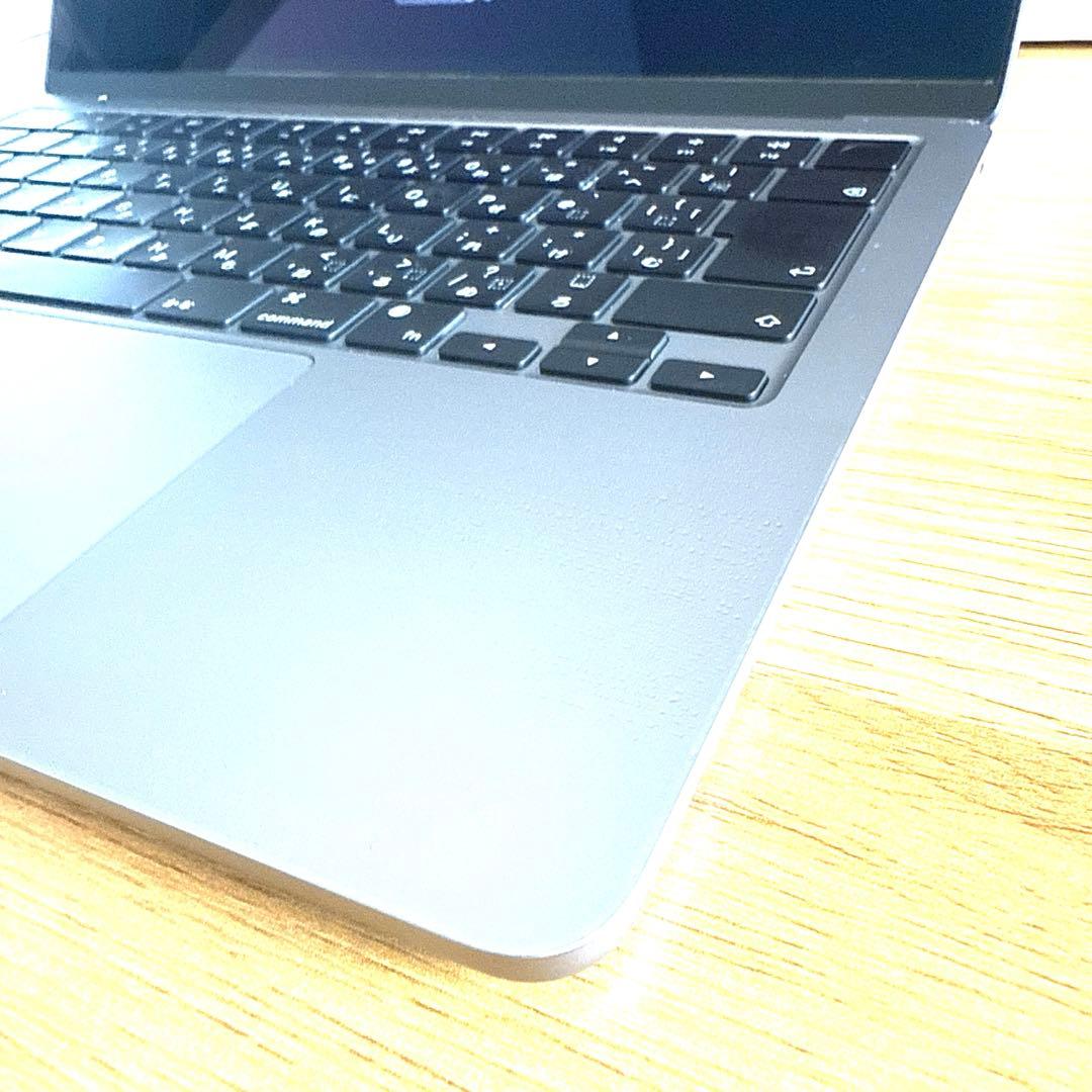 美品【MacBook Air 13.6インチ M2】