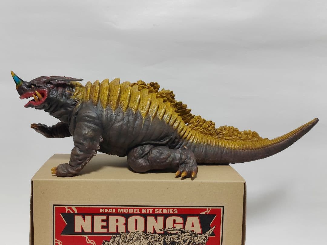 ビリケン商会「ネロンガ」リアルモデルキットシリーズ完成品　角透明化