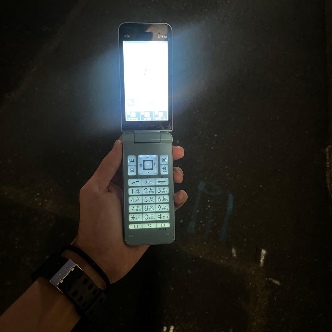 au HITACHI GRATINA KYF42 折りたたみ式携帯電話 水色