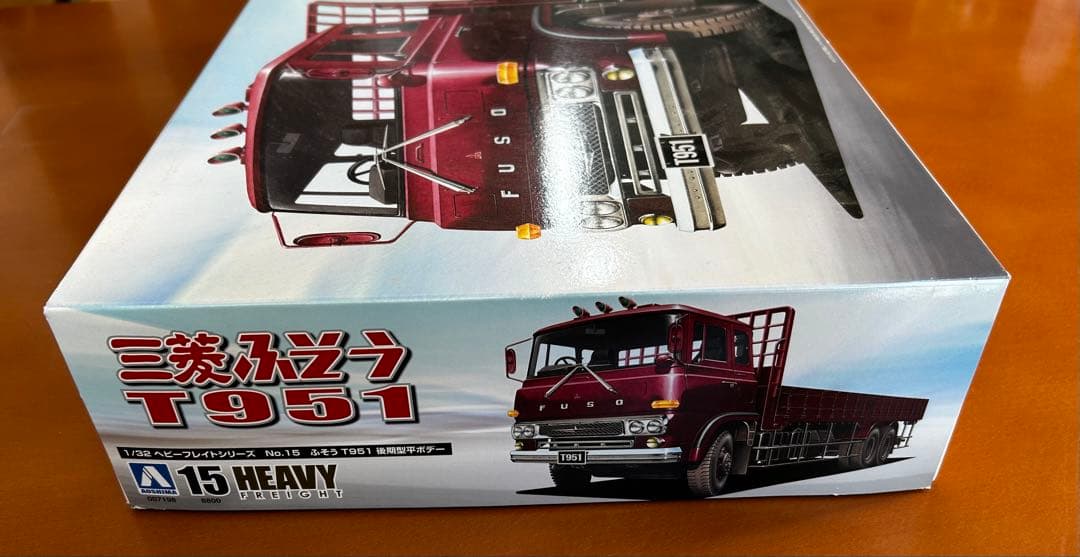 三菱ふそうT951 プラモデル 1/32 デカールが欠品しています