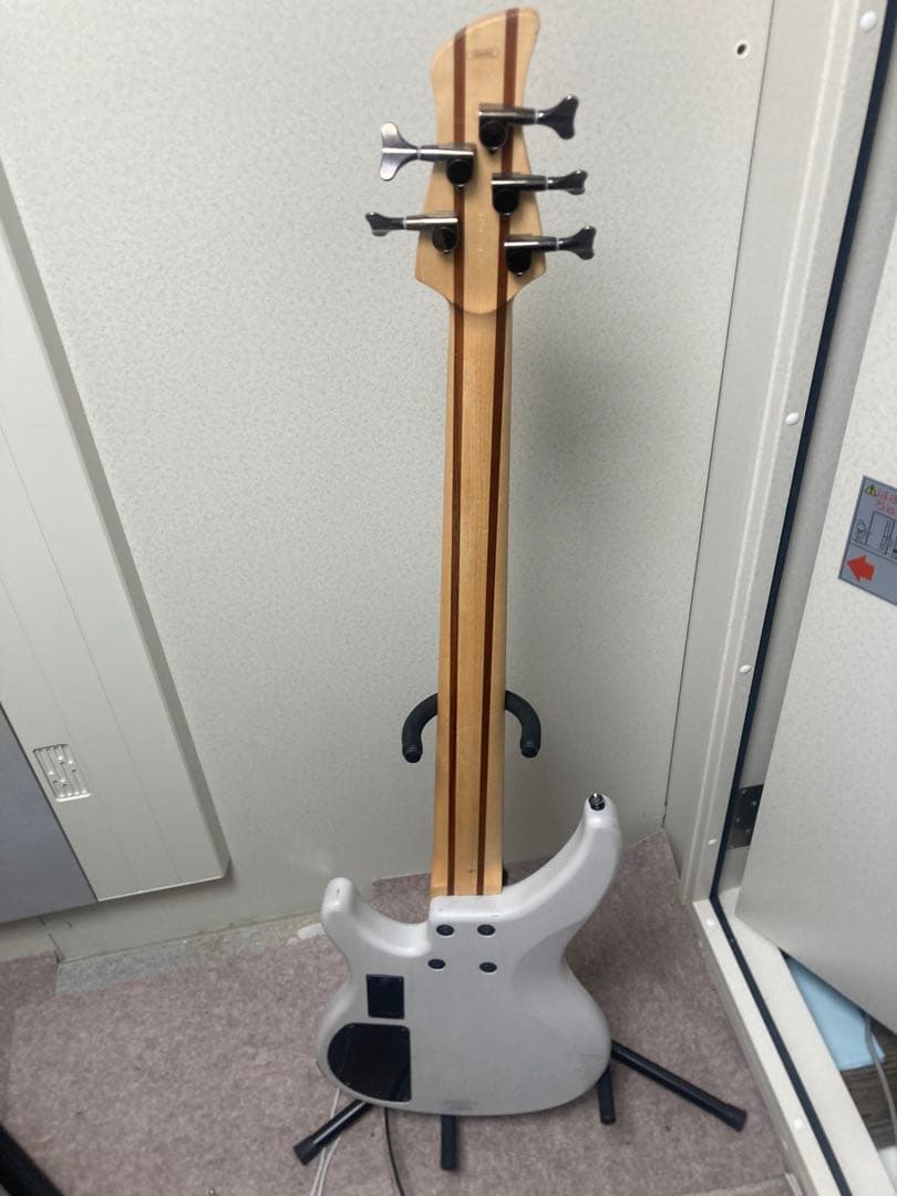 ベース trbx505