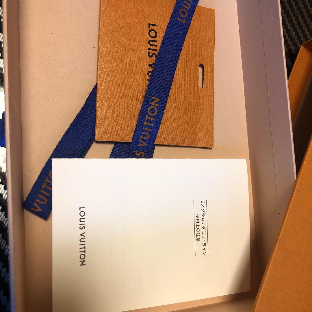 VUITTON  財布