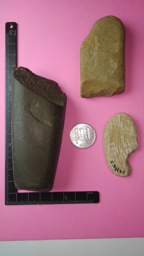 刻線入り石器セット(出土品)　王斧？石棒？、石匙(刻線入り)、岩版