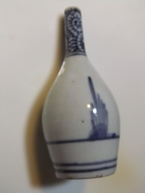 古伊万里 染付 タコ唐草 梅文御神酒徳利 一輪挿し江戸時代中期青い花模様の水差し