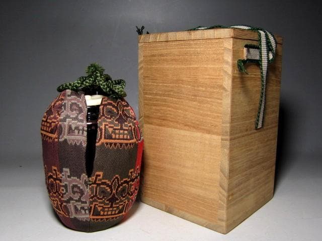 ＜本日出品終了＞桶谷定一 肩衝茶入 瑞雲 牙蓋 裏千家十五代鵬雲斎花押 e141