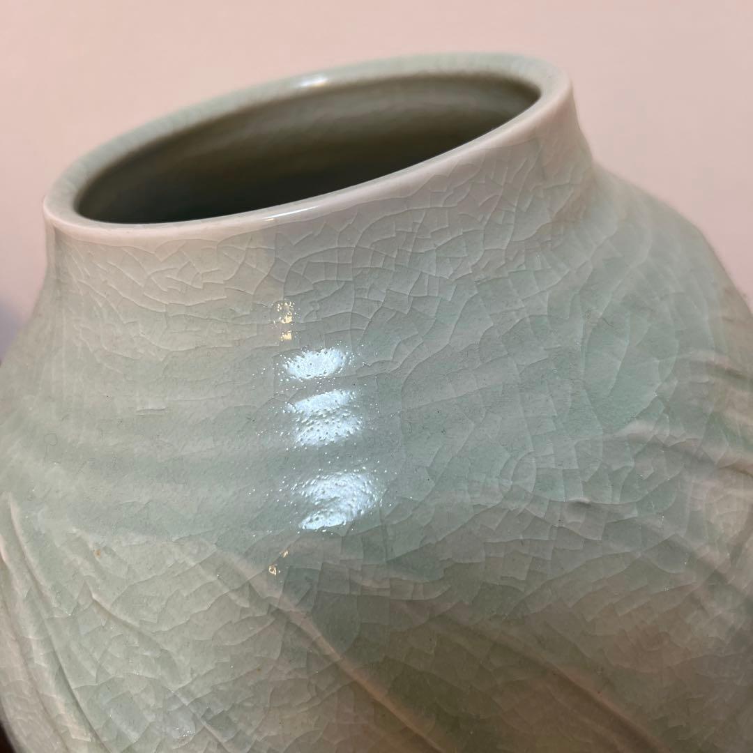 青磁の花器　魅力的なフォルム　一点物