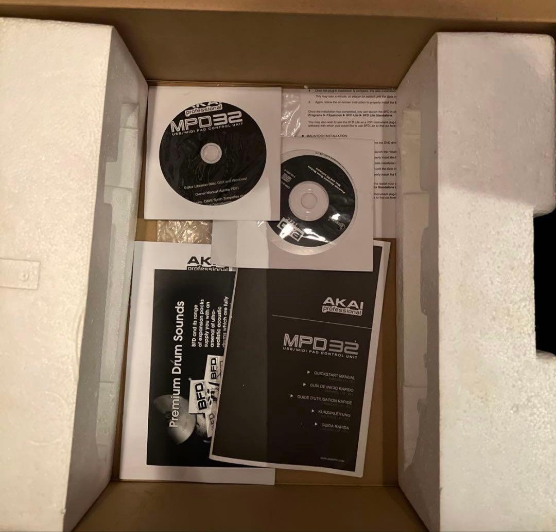 AKAI MPD32 MIDIパッドコントローラー