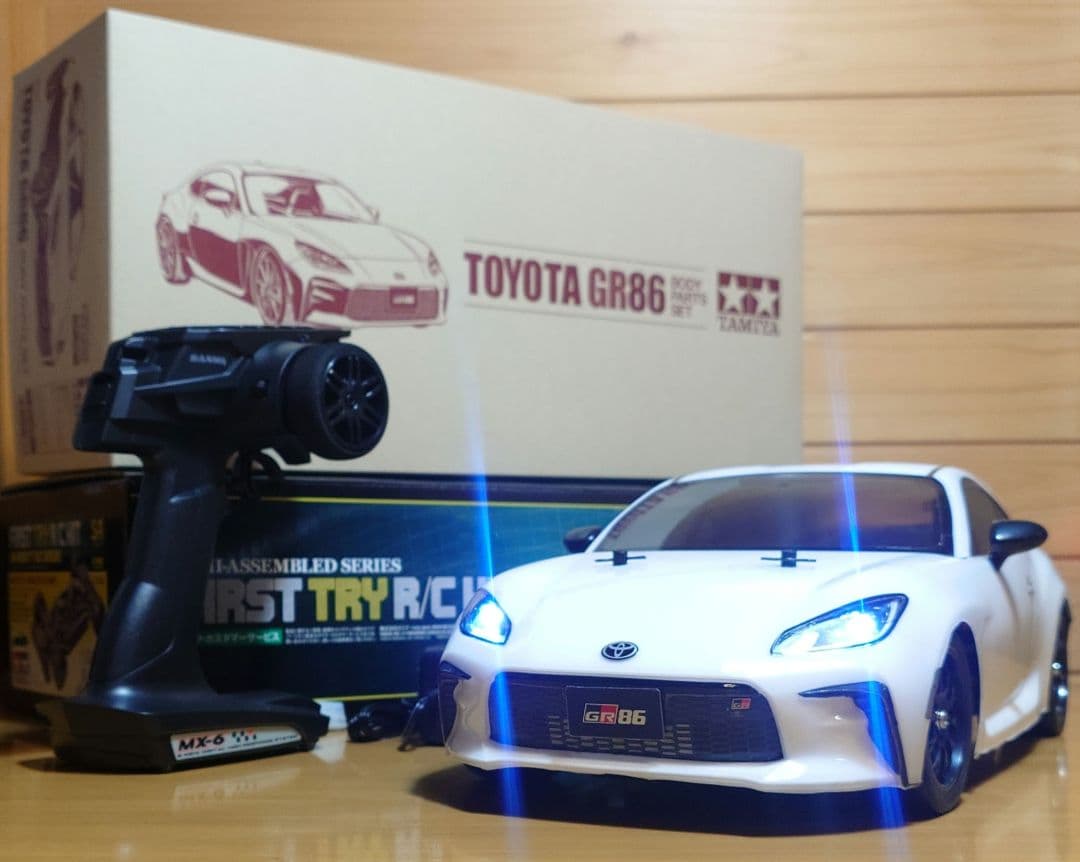 田宮RCトヨタGR86LEDライト付ファーストトライ＆プロポバッテリーセット完成