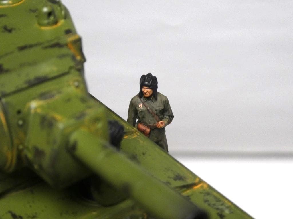 タミヤ 1/35 ソビエト重戦車 KV-2 完成品