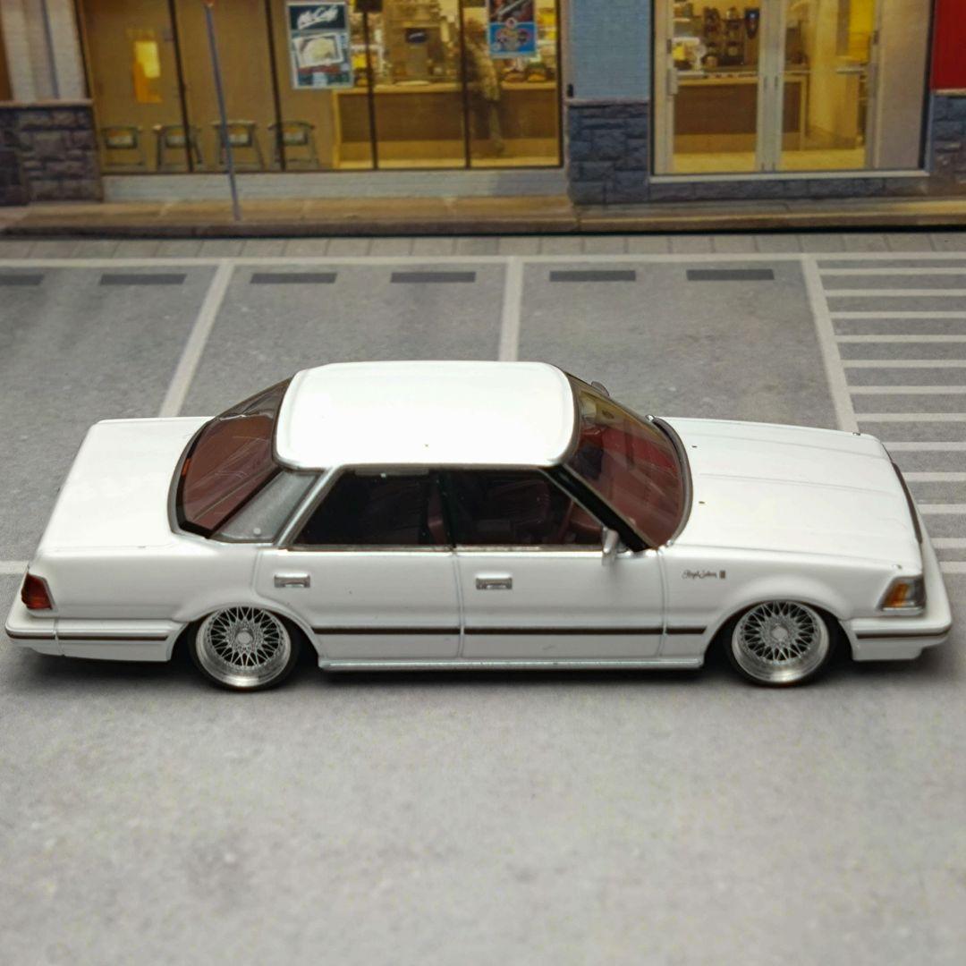 TLV トヨタ クラウン 3.0 ロイヤルサルーンG (カスタム品)