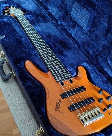 ベース　YAMAHA TRB-Custom