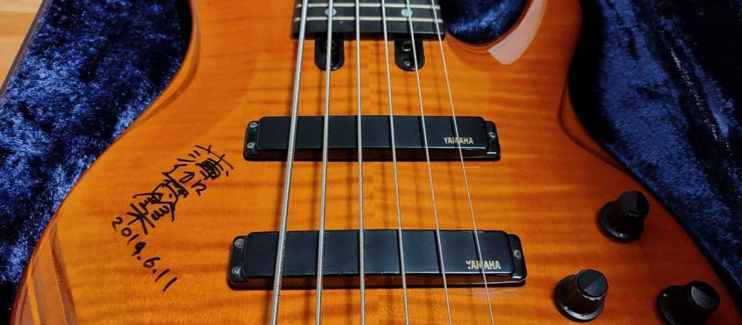 ベース　YAMAHA TRB-Custom