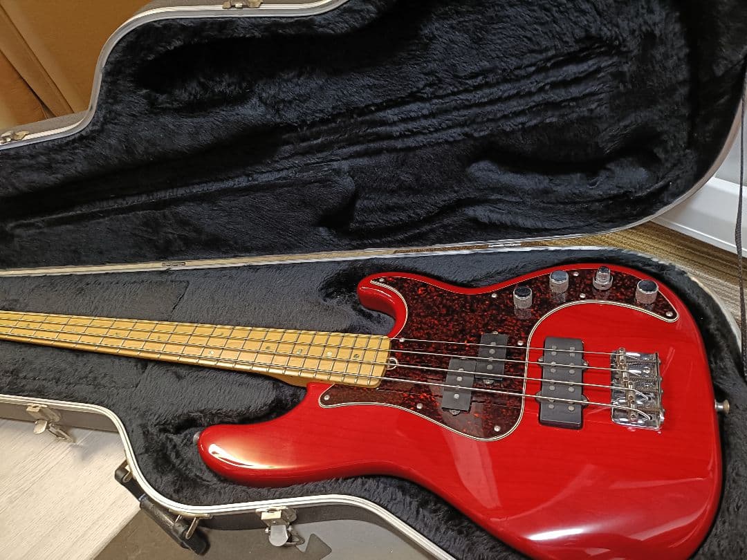 Fender USA American Deluxe プレシジョンベース