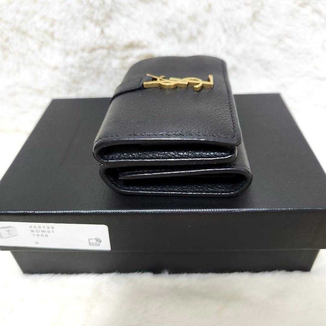 ✨極美品　現行デザイン✨サンローラン　三つ折り　カサンドラ　シボ革　ゴールドロゴ