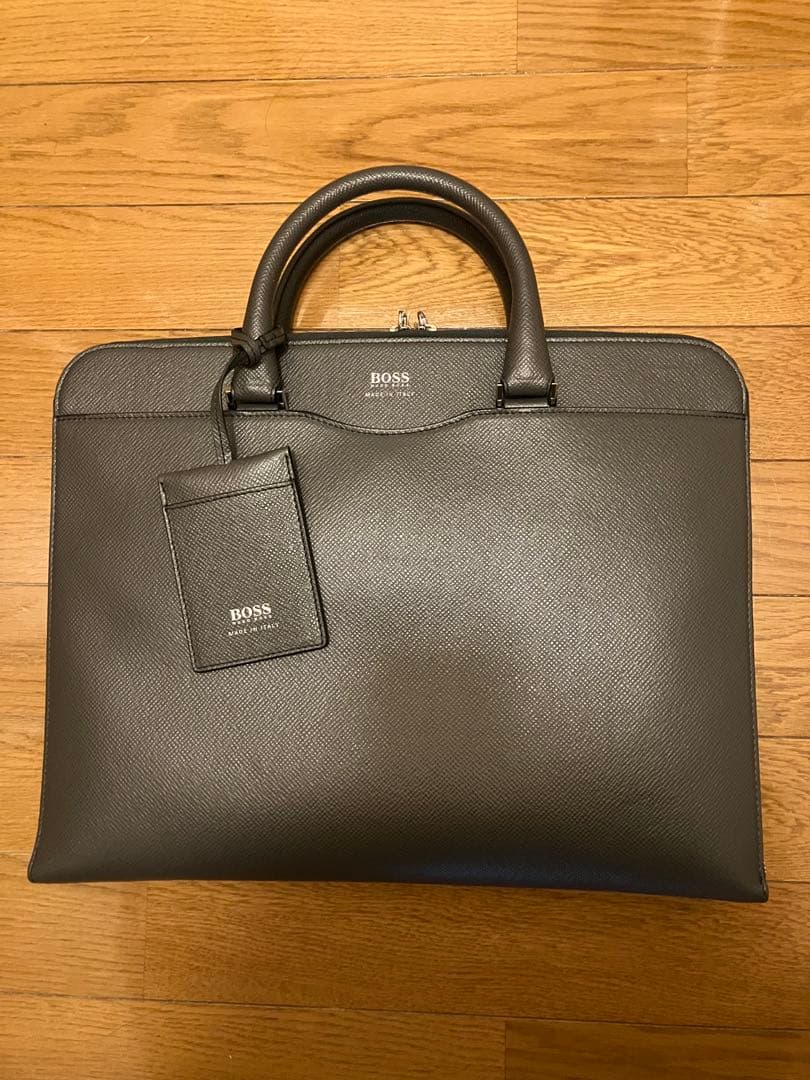 M*a様 HUGO BOSS／ロゴ入りレザー／ビジネスバッグ
