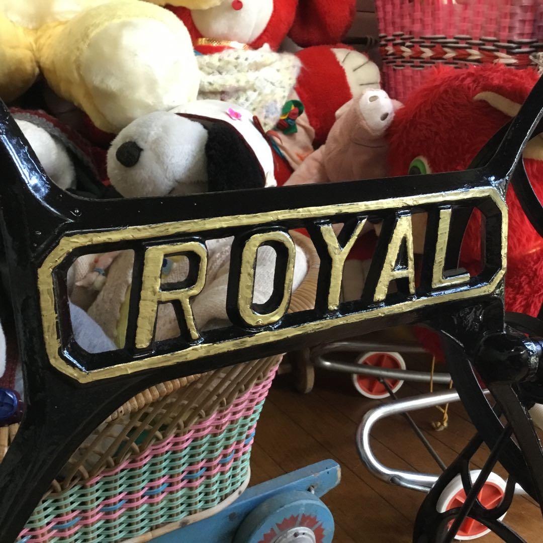 ※アンティーク※ 足踏みミシン脚のテーブル　アイアン　飾り棚