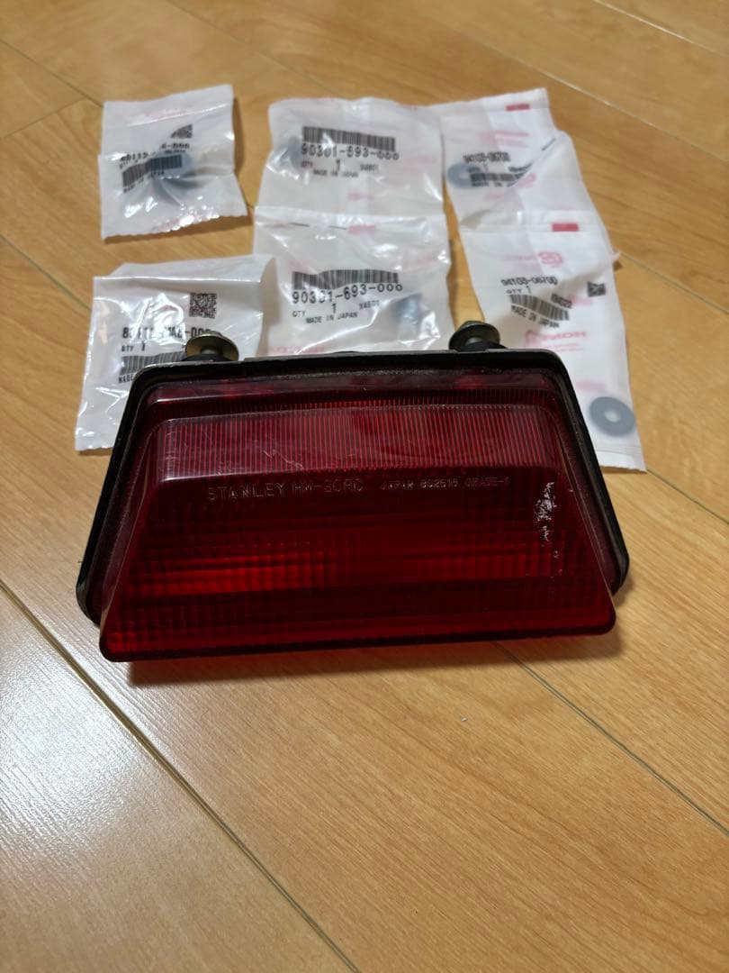 CBR400F 純正テールランプ