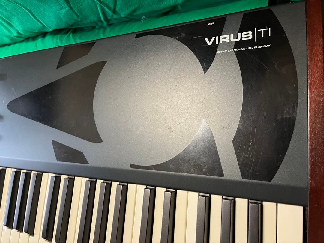 Access Virus TI 61鍵 シンセサイザー