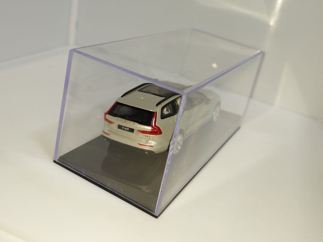 NOREV VOLVO V60 1/43 ミニカー カラーサンプル