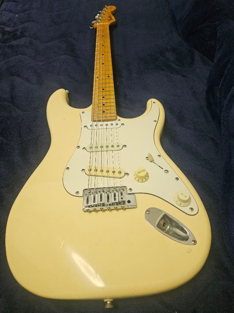 Fender japan ストラトキャスター Eシリアル