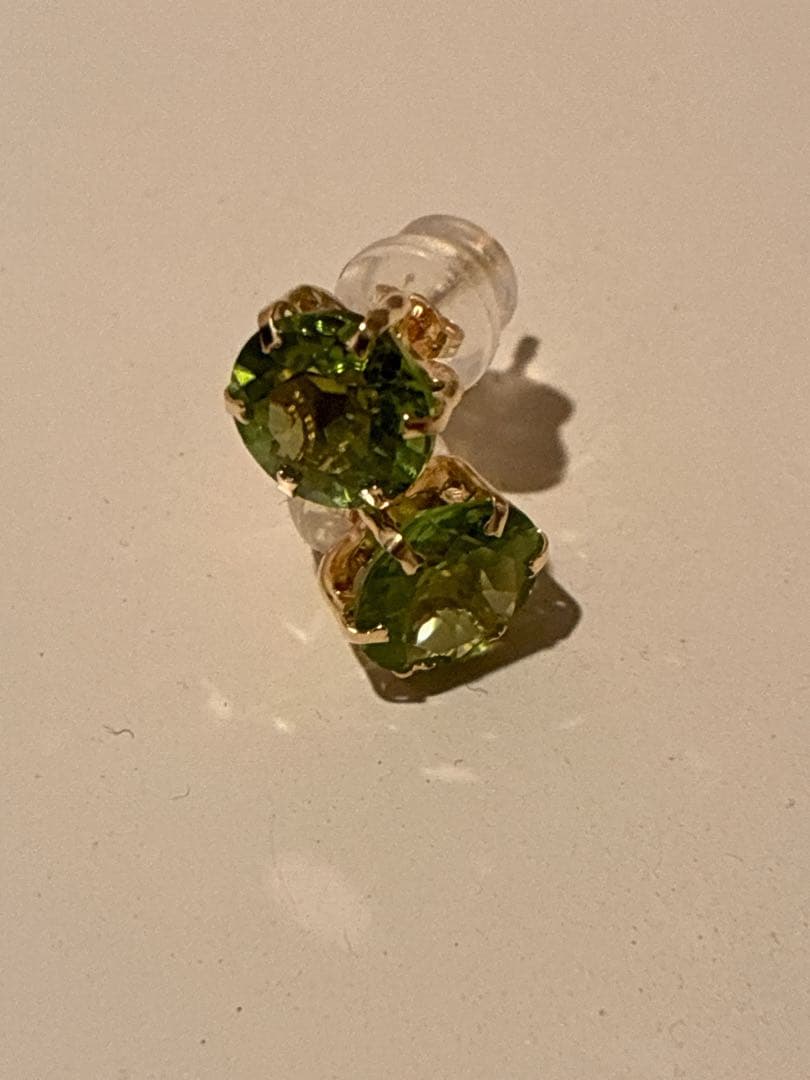 18k ペリドットピアス