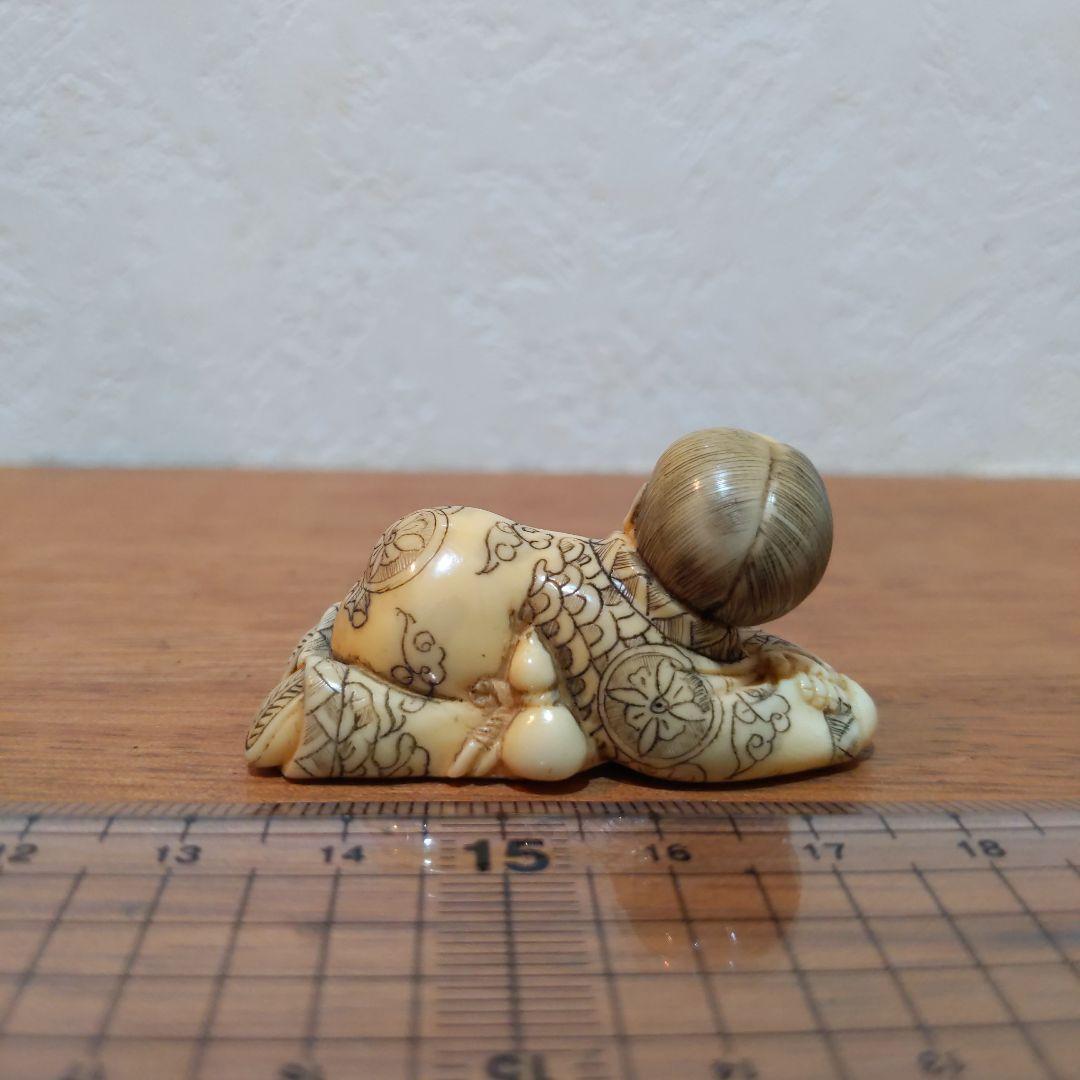時代提げ物 人物根付 天然素材 在銘【ハイハイ童子】幅約4.8cm 重さ約20ｇ