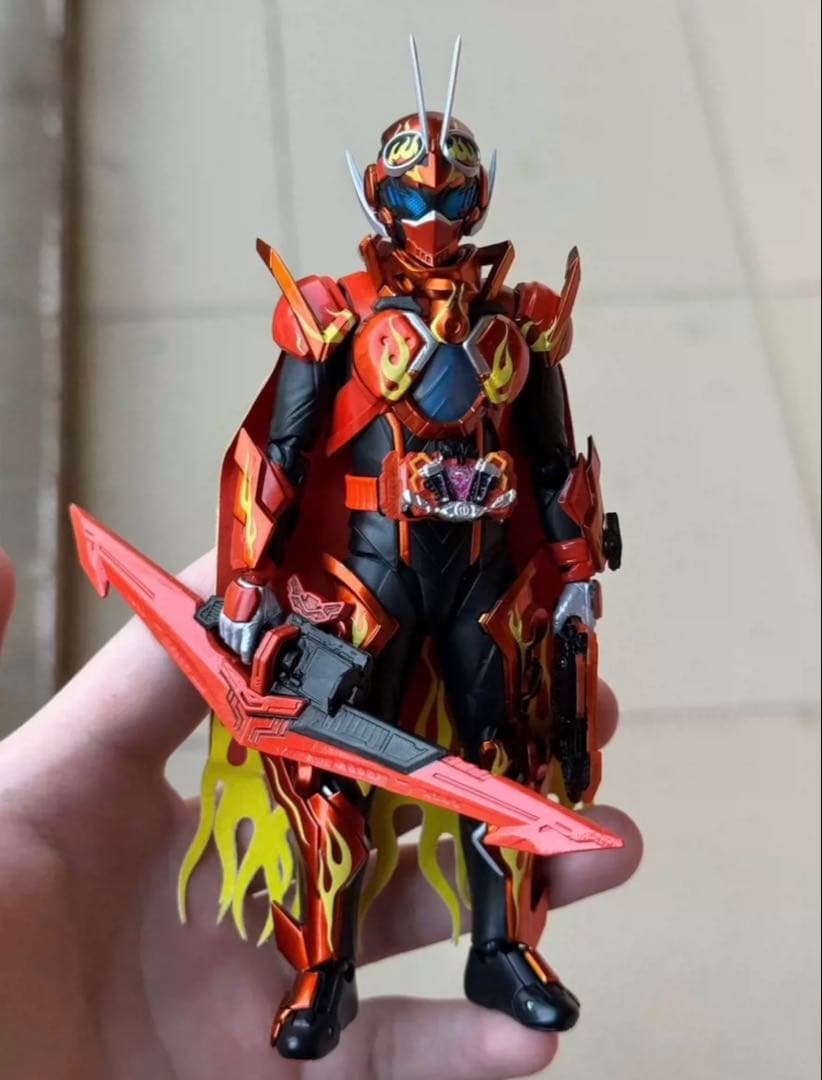 「ラスト」shf規格カスタム　ファイヤーガッチャードデイブレイク（マント、武器付