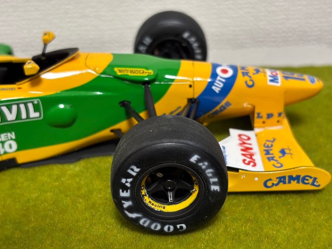 タミヤ 1/20ベネトンB192 Mシューマッハ完成品
