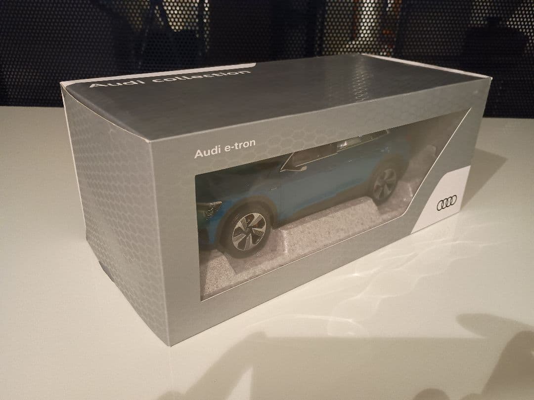 ノレブ NOREV 特注品 アウディ Audi e-tron 1/18