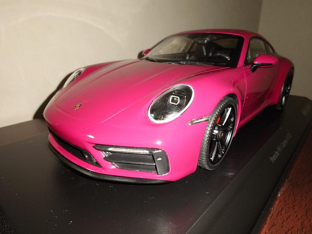 ミニチャンプス 1/18 ポルシェ 911 カレラ 4 GTS ルビースター