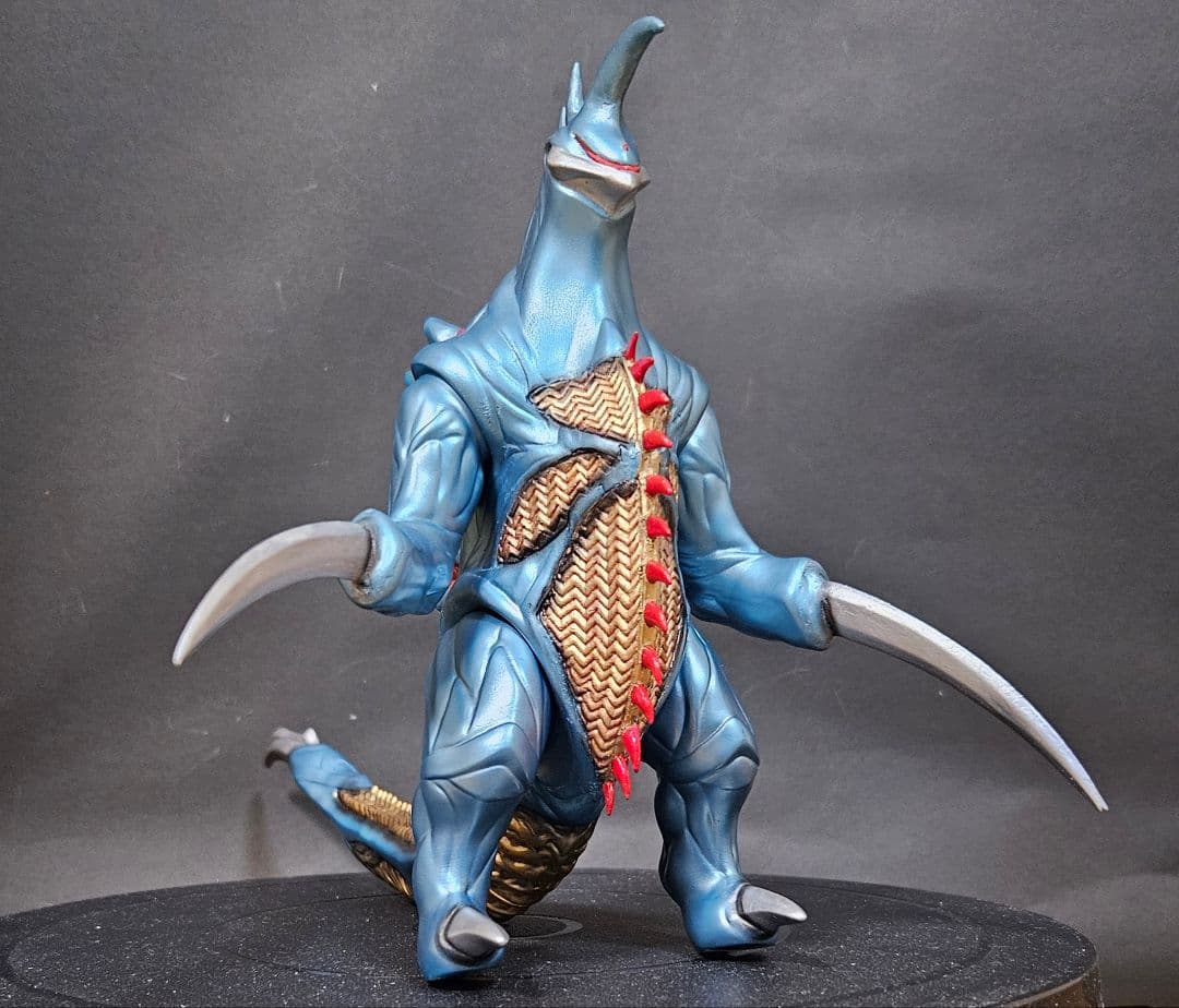 シャチゴジラ怪獣ソフビ　ガイガンミレース　リペイント完成品