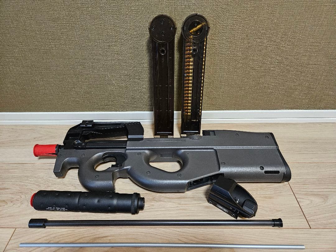 東京マルイ P90 TR with SILENCER（ドットサイト付き）