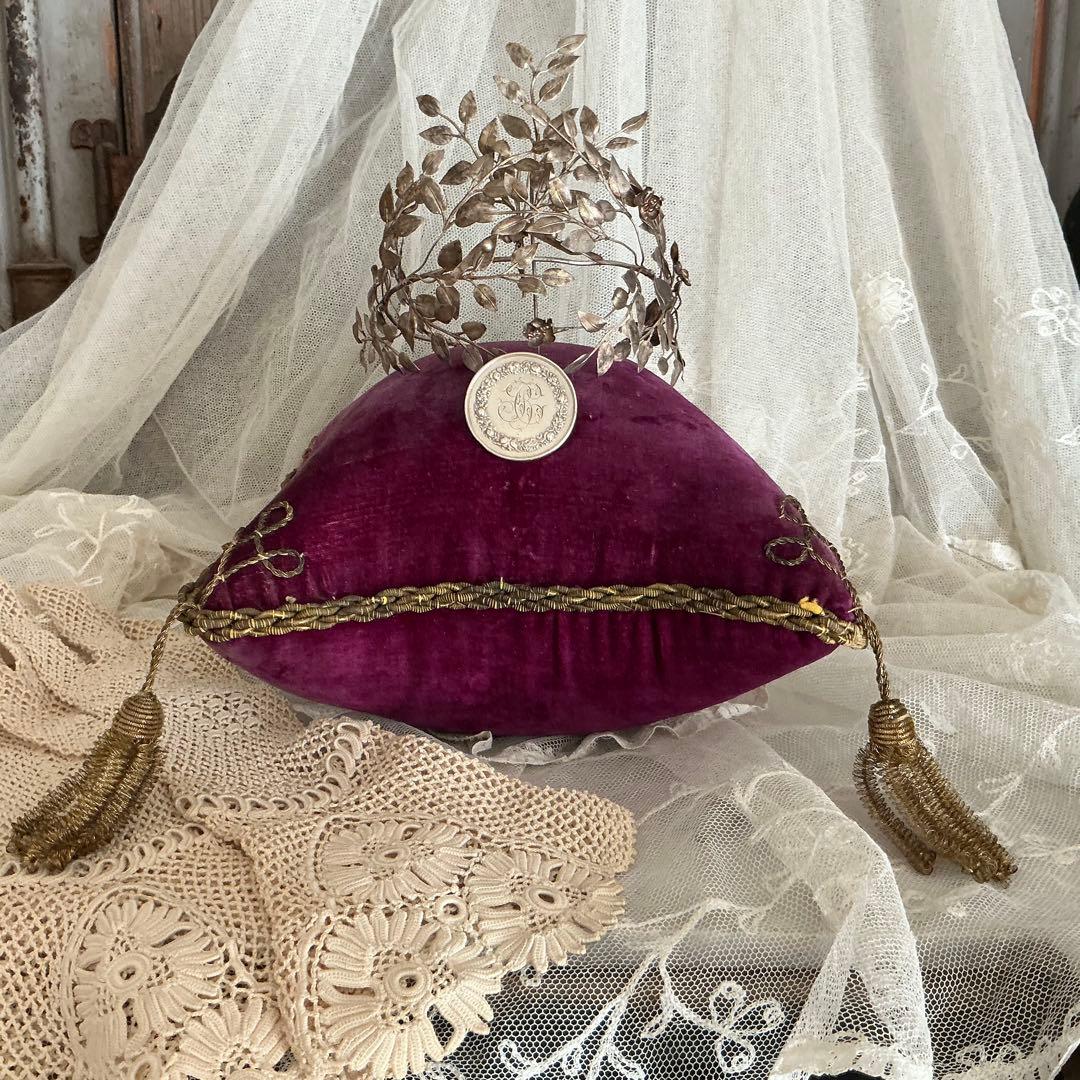 フランスアンティーク　ディスプレイ台座　シンプル♡　クッション　グローブドマリエ