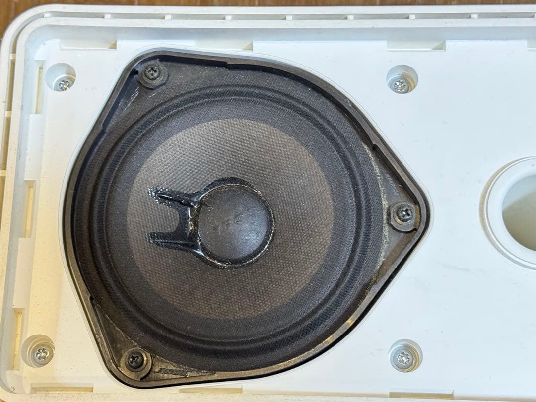 BOSE 101MMW ホワイト　①