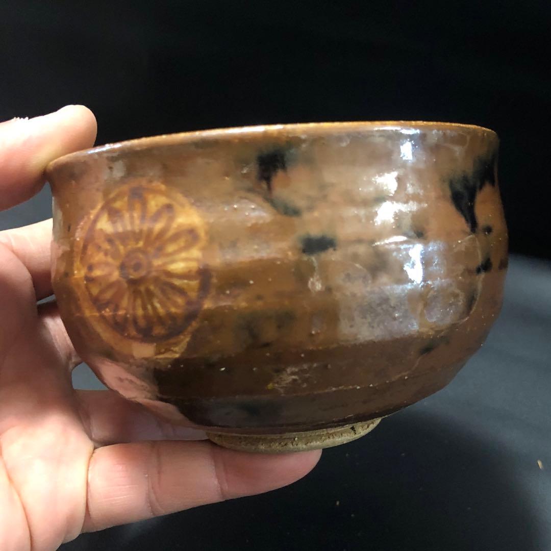 究極の古美術◾️蔵からかなり雰囲気のある黒茶の抹茶茶碗が出て来ました。茶道具、