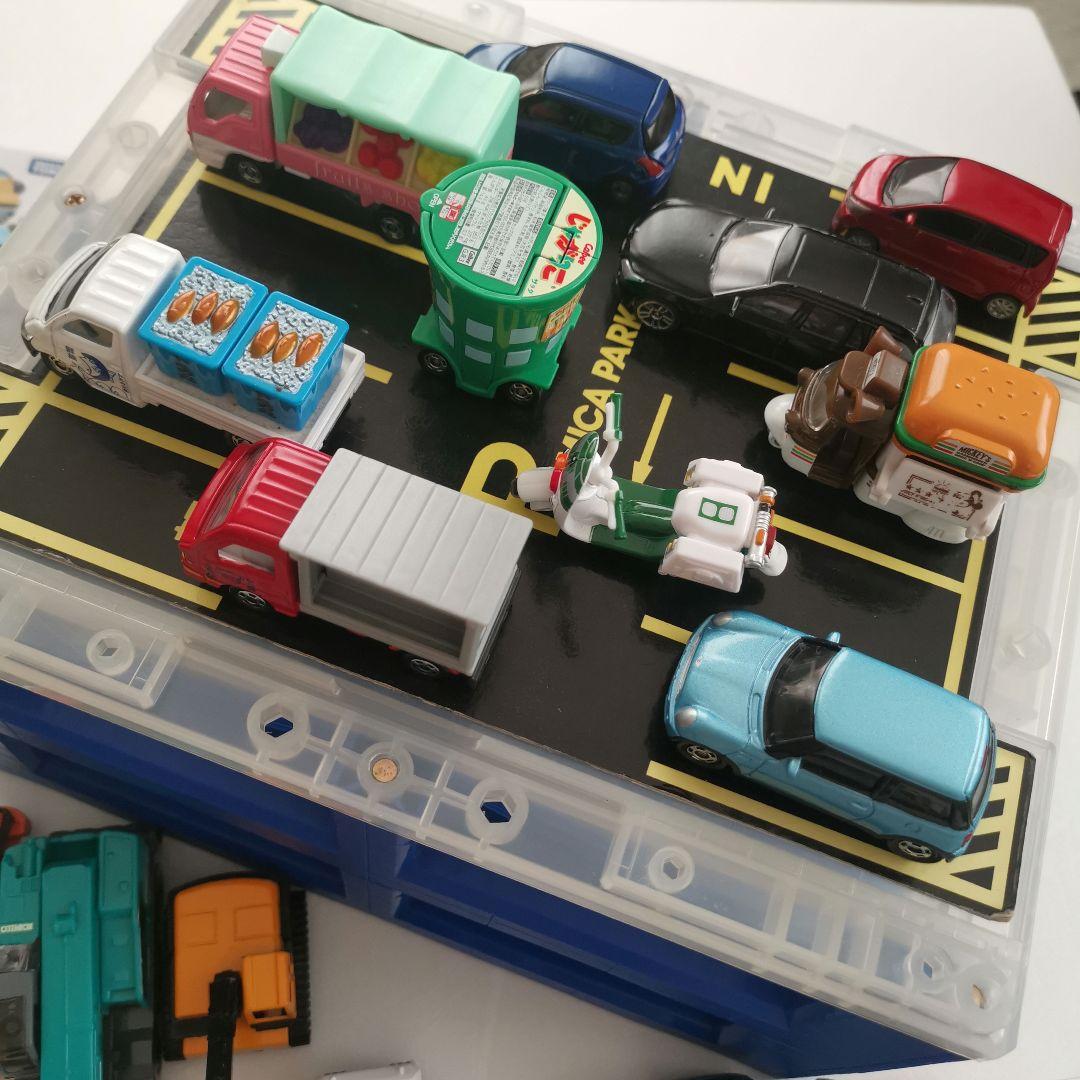 トミカミニカー95台・駐車場