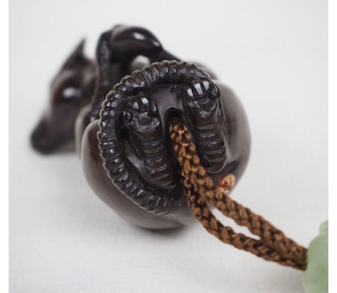 送料無料　緑檀根付　鼠　緒締め玉付　提げ物　在銘