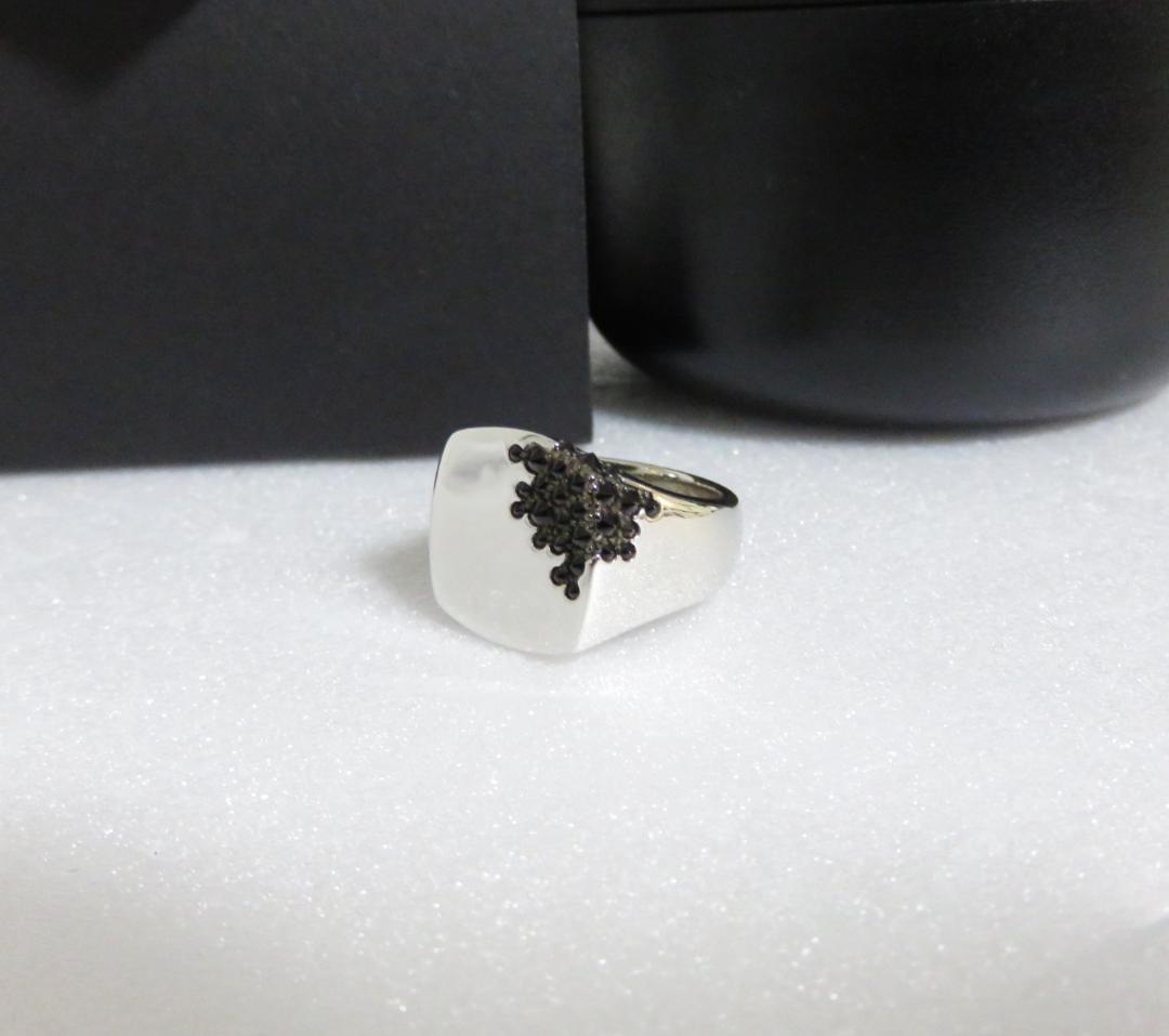 アクセサリー TOM WOOD Cushion Black Molecule Ring 54