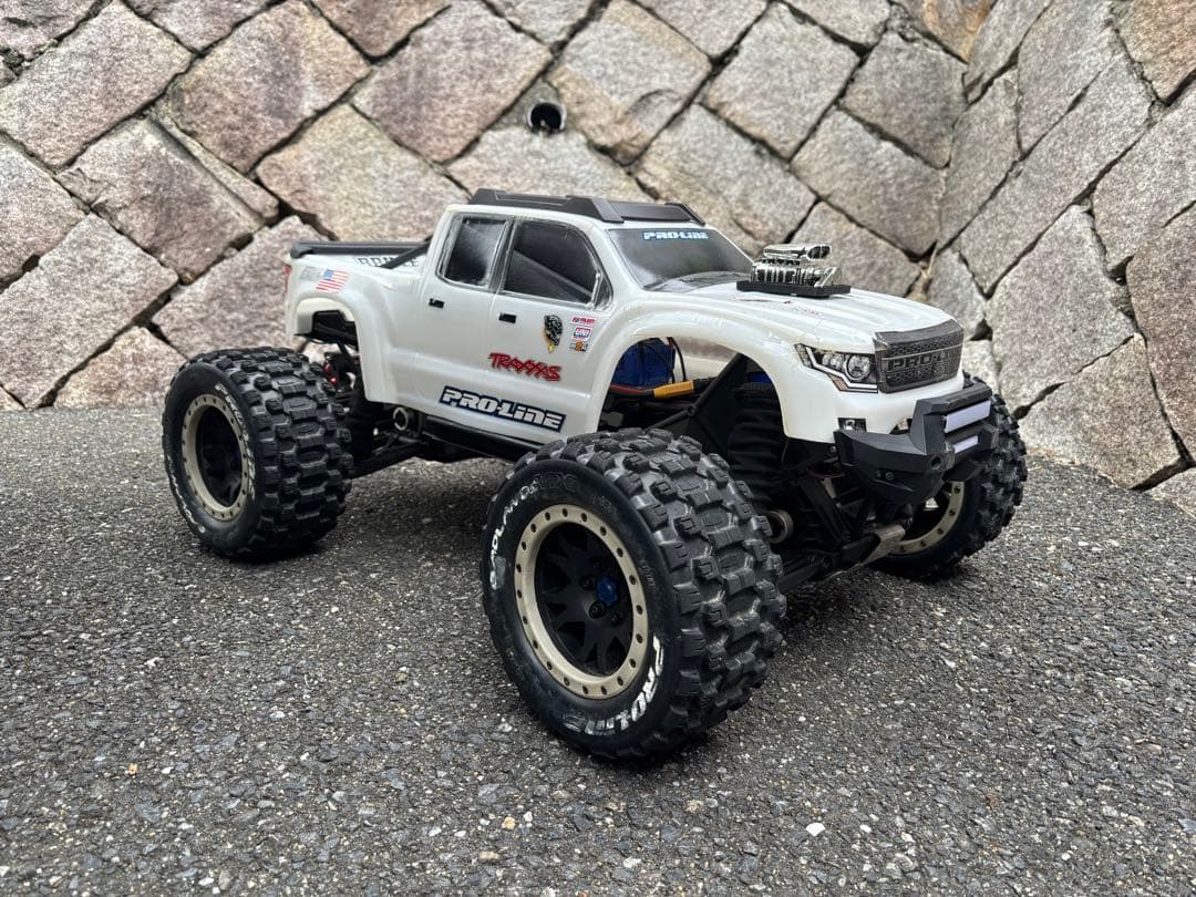 1/5 トラクサス　X-MAXX モンスタートラック