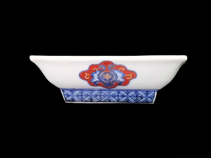 大聖寺伊万里　金襴手　七宝紋に寿紋の図　角皿　N624AS-CUv