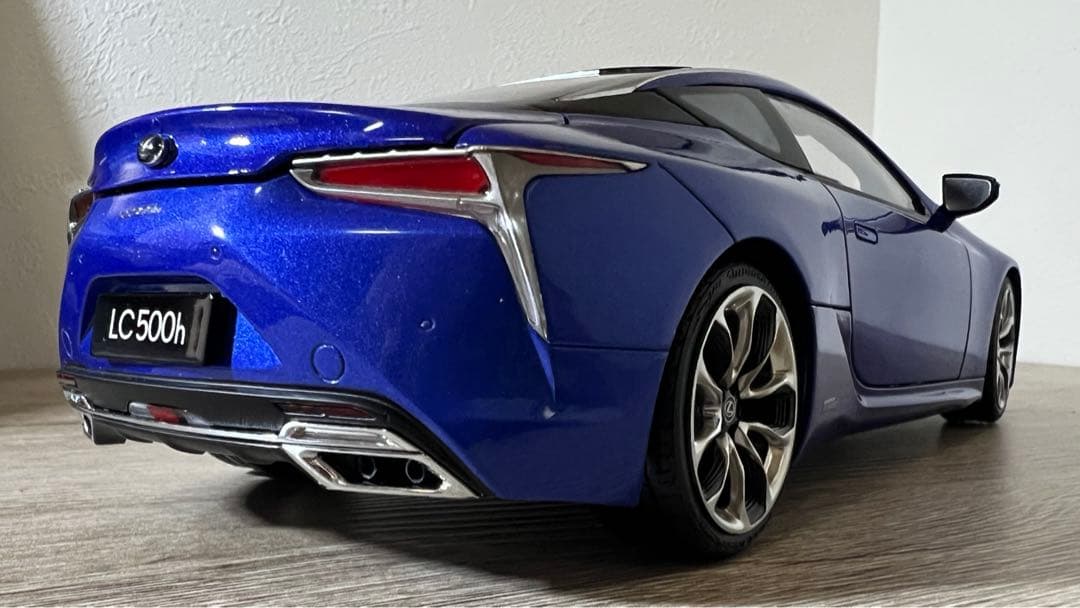 レクサス LC500h 1/18 ミニカー